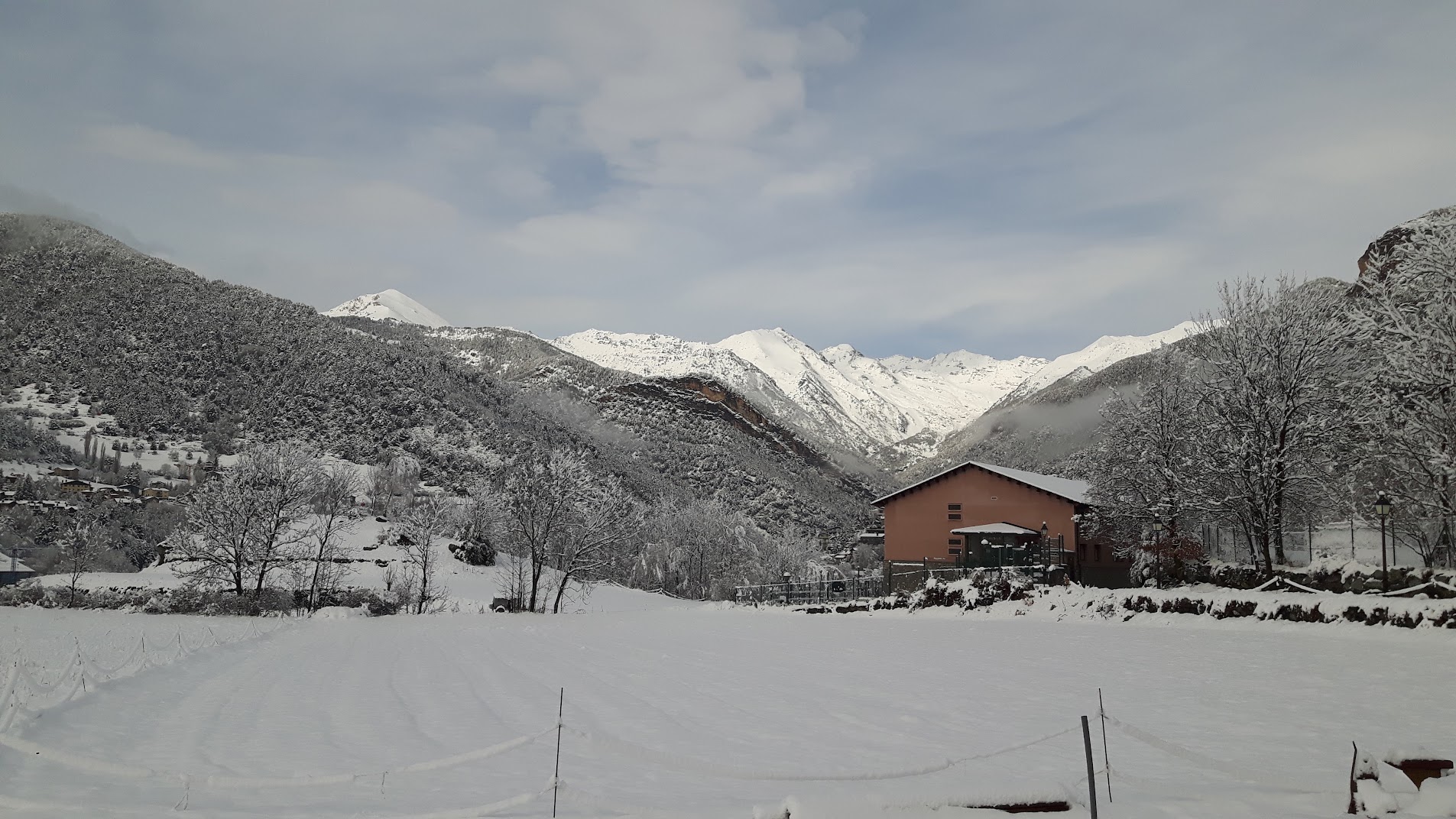 Paisatge nevat de muntanya