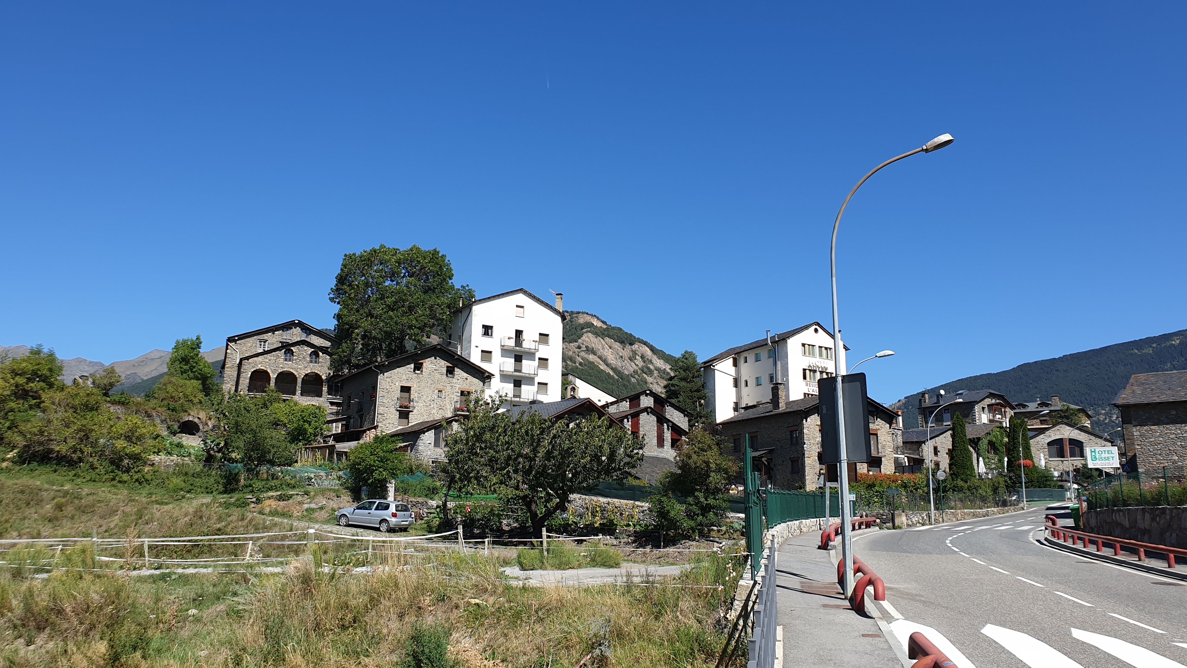 Vista de la vall i les muntanyes d'Andorra